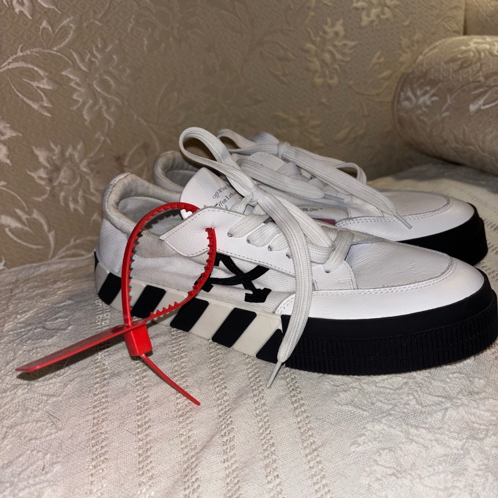 Off-White Black and White Sneakers with Red Tag
